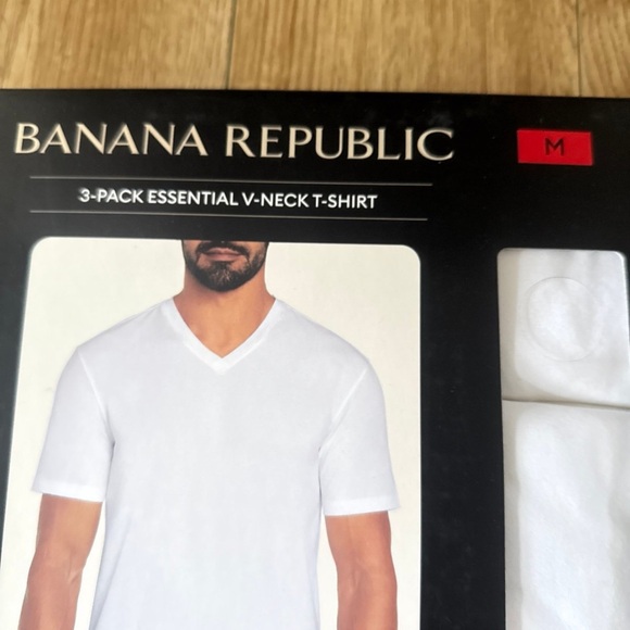 Banana Republic Essential White V-Neck T-Shirt 3-Pack medium - Picture 2 of 3